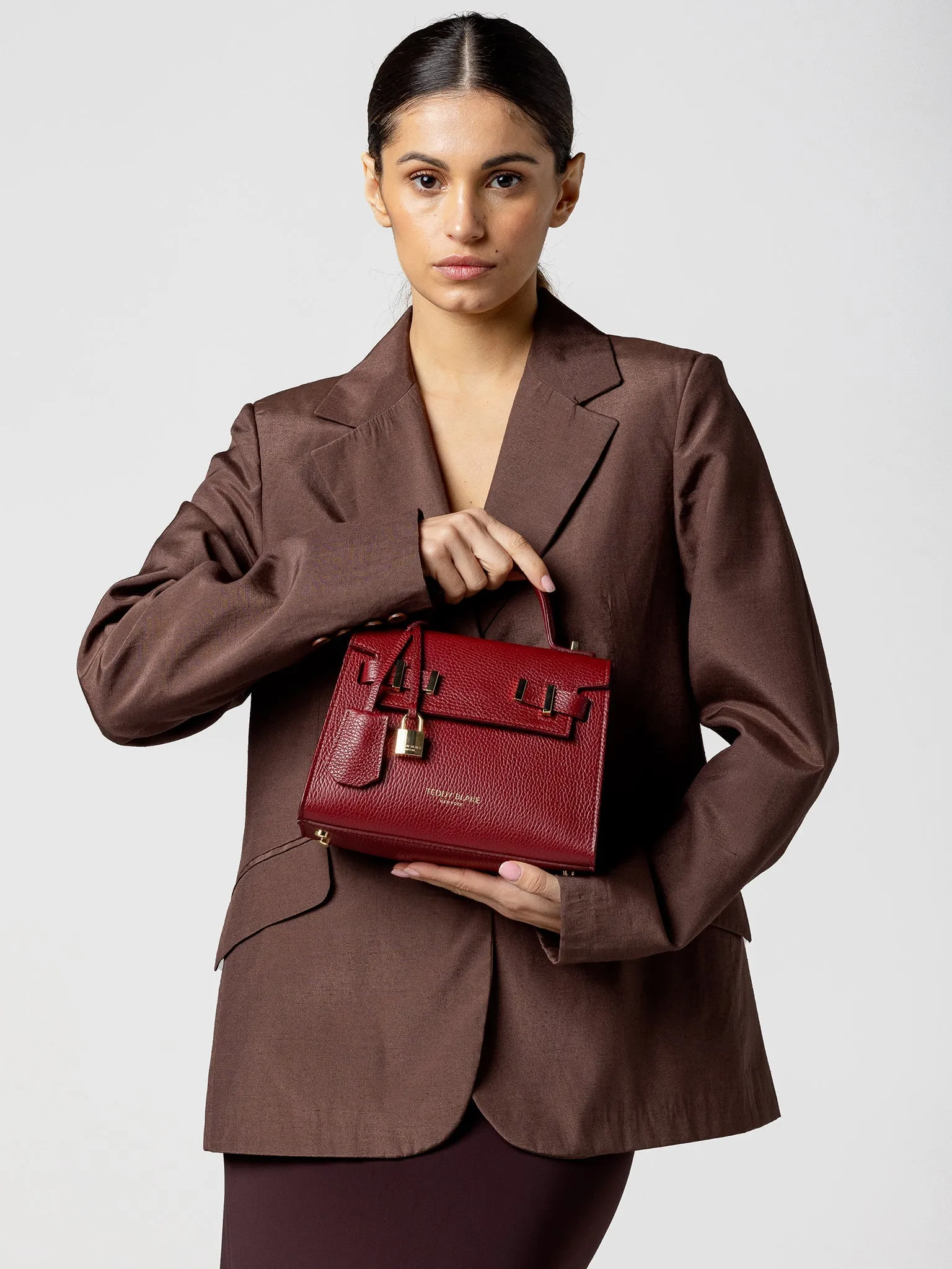 Ava  9 - Dark Red