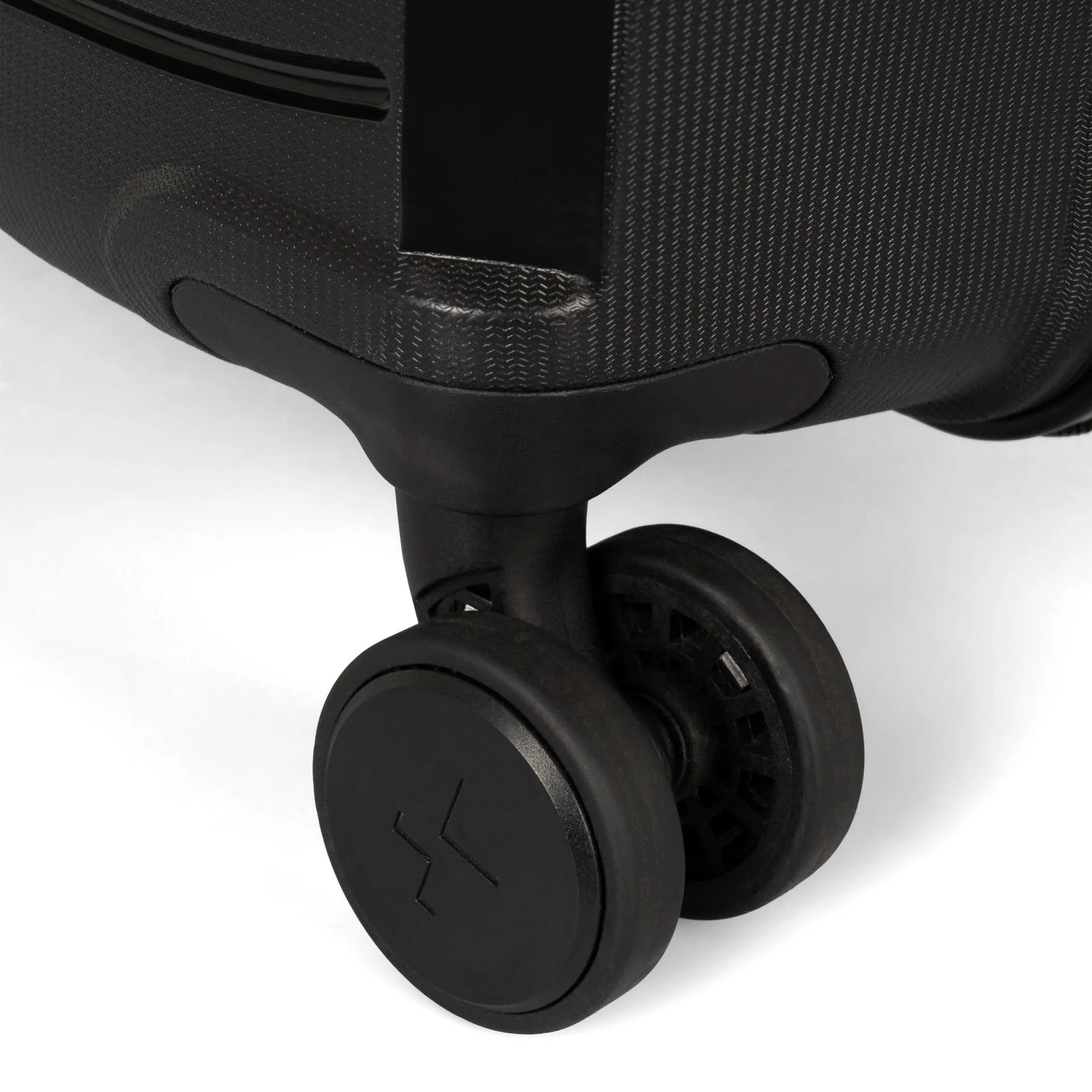 Dynamo Hardside 27 Luggage