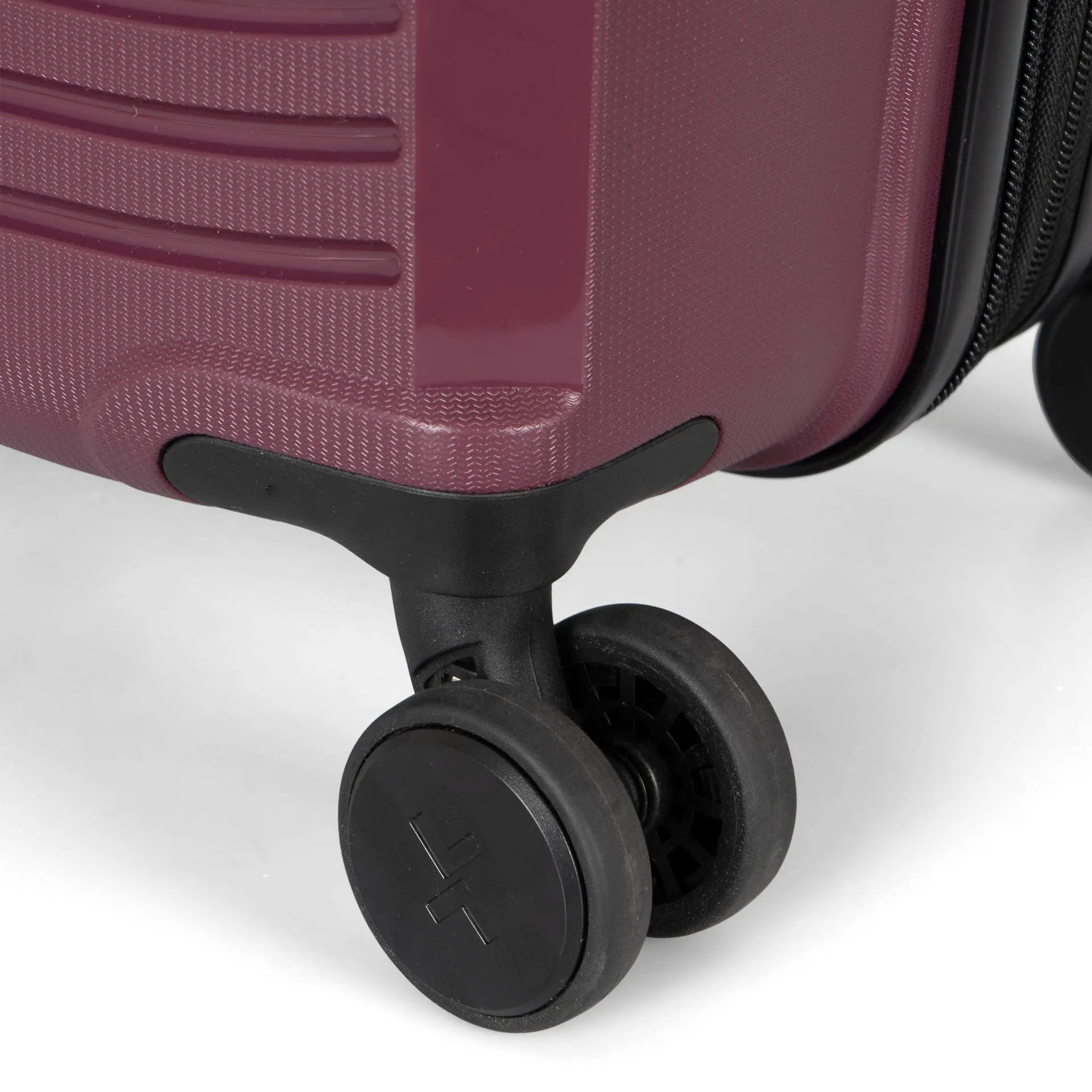 Dynamo Hardside 27 Luggage