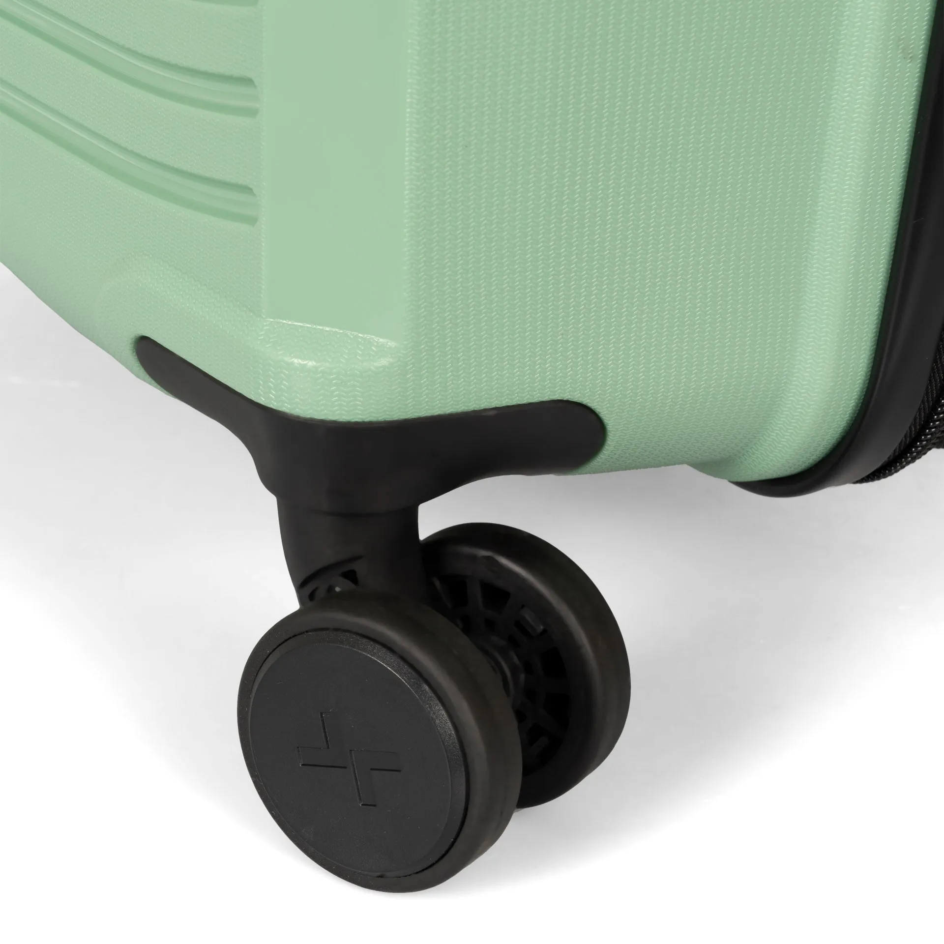 Dynamo Hardside 27 Luggage