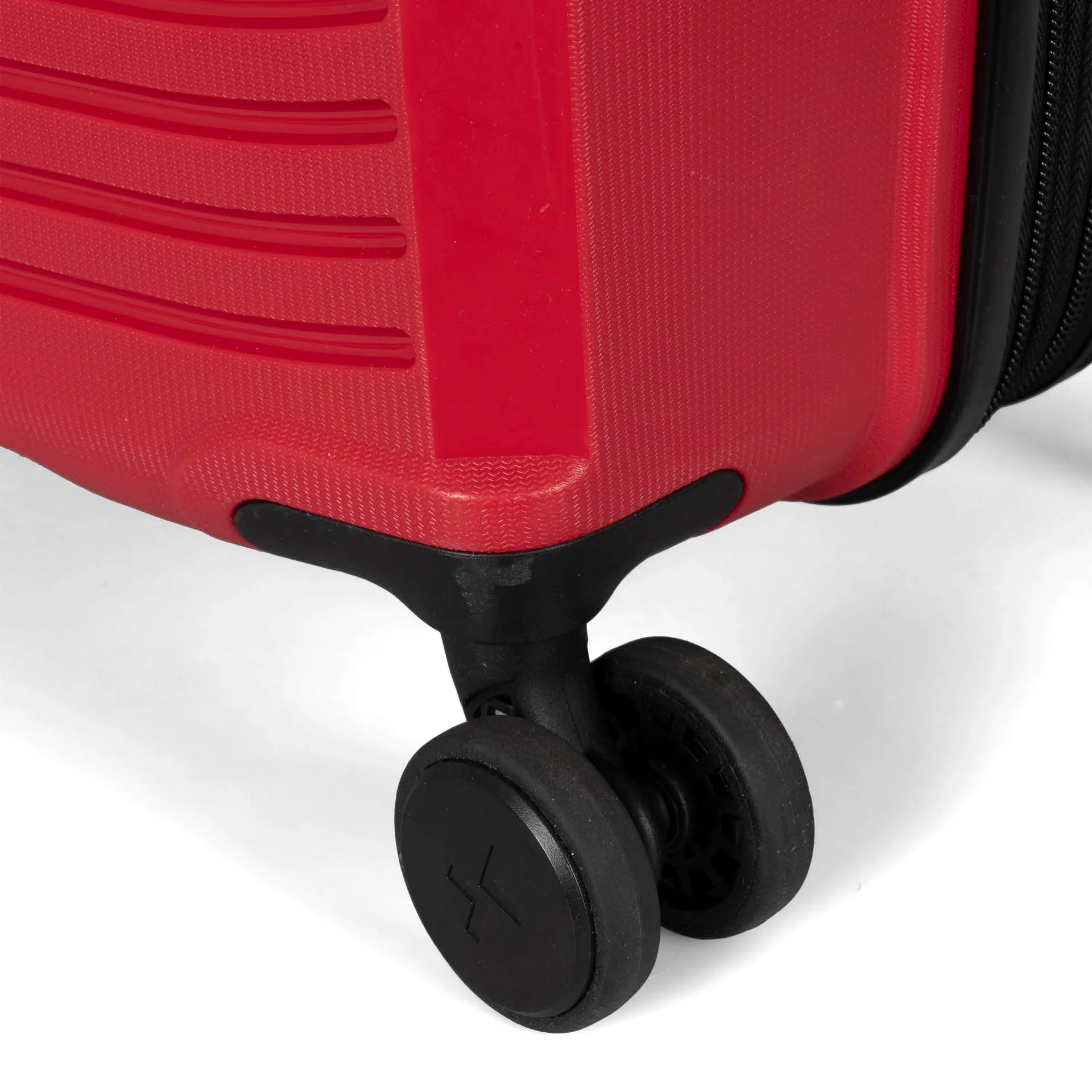 Dynamo Hardside 27 Luggage