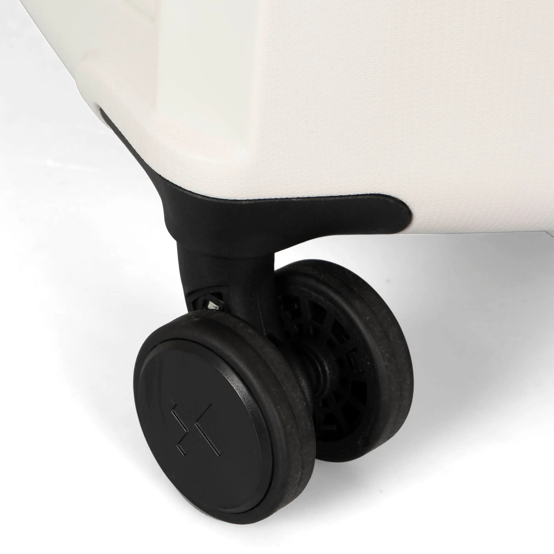 Dynamo Hardside 31 Luggage