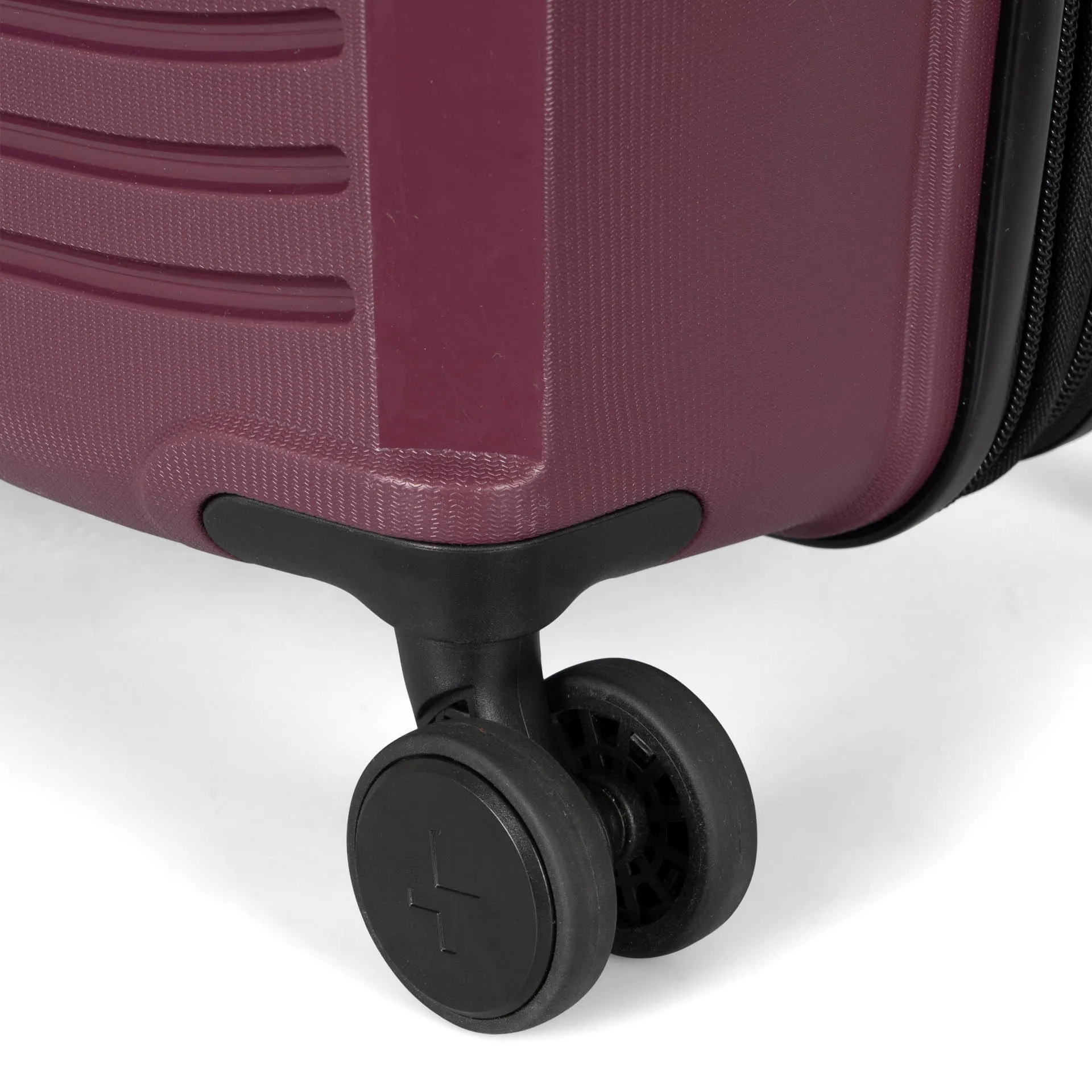 Dynamo Hardside 31 Luggage