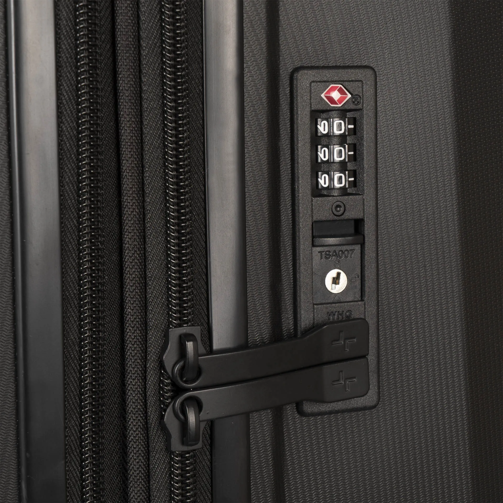 Dynamo Hardside 31 Luggage