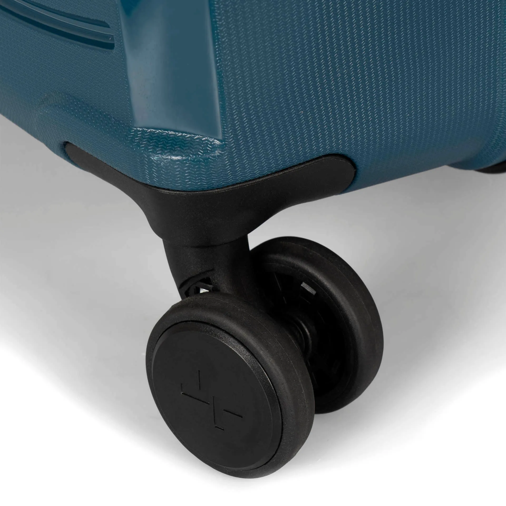 Dynamo Hardside 31 Luggage