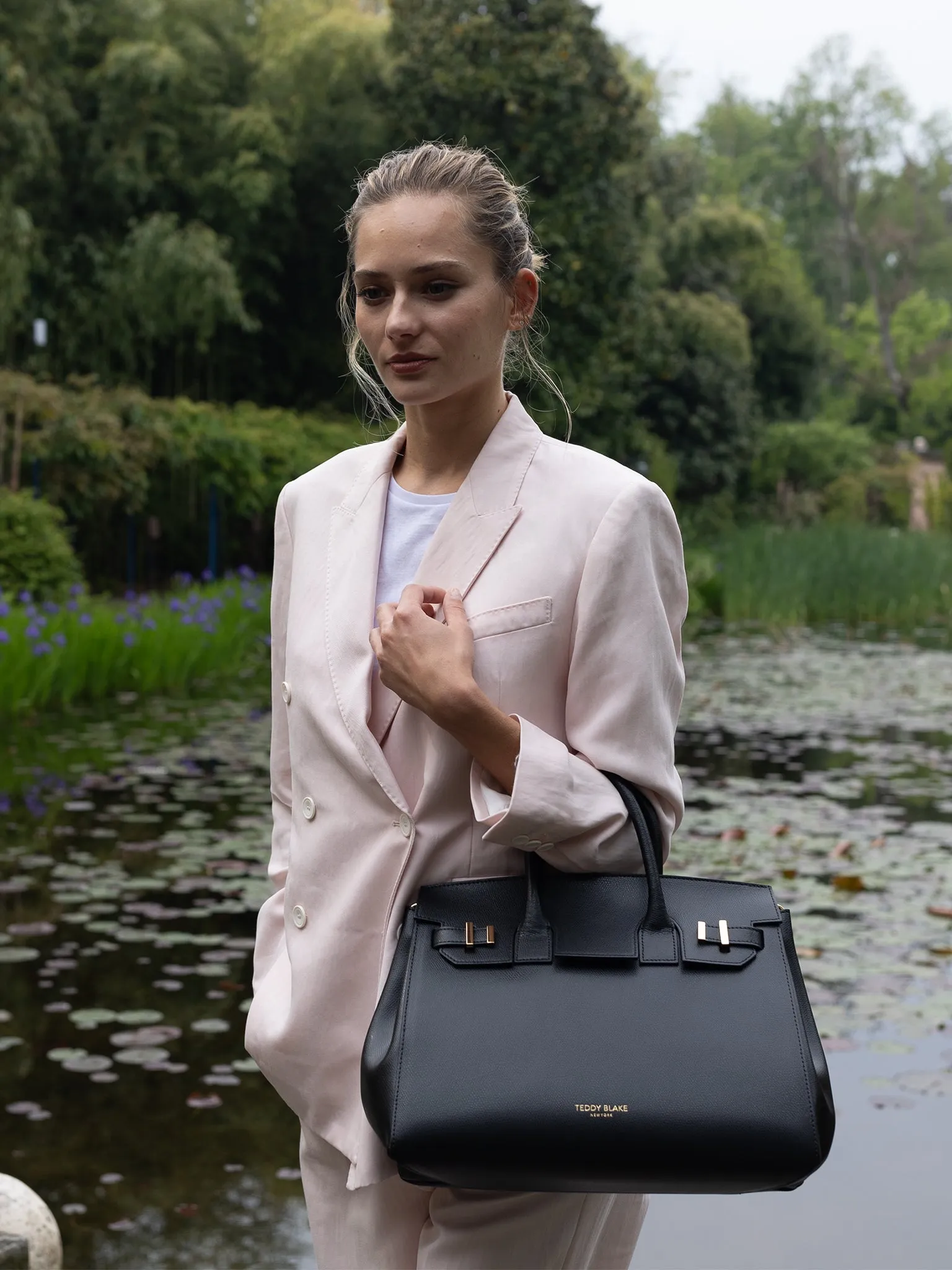 Gigi Palmellato  13 - Black&Red