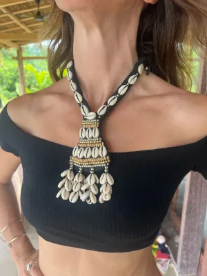 Handmade Cowrie Shell Necklace – Bali Artisan Craft (Black)