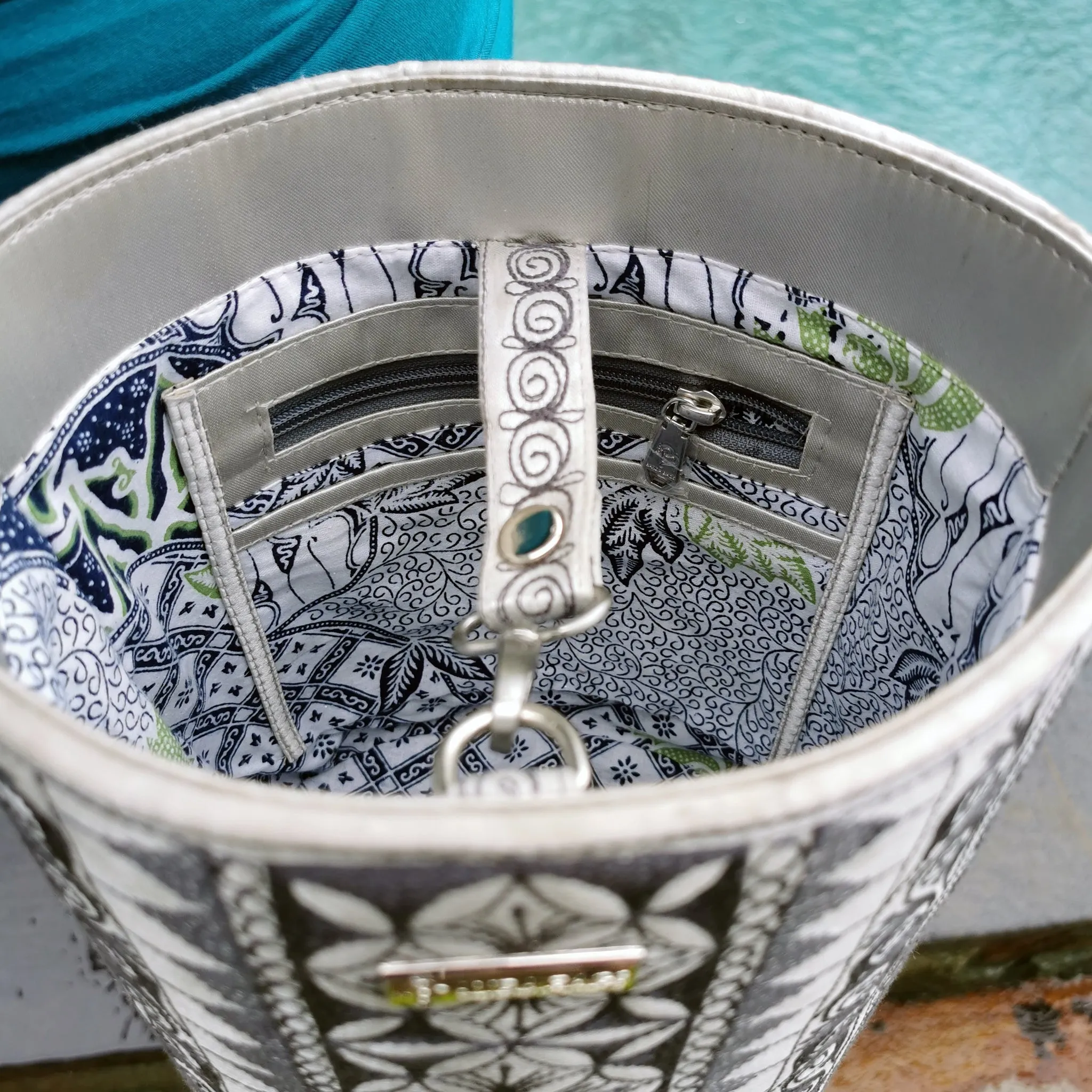 Kali Bucket Bag