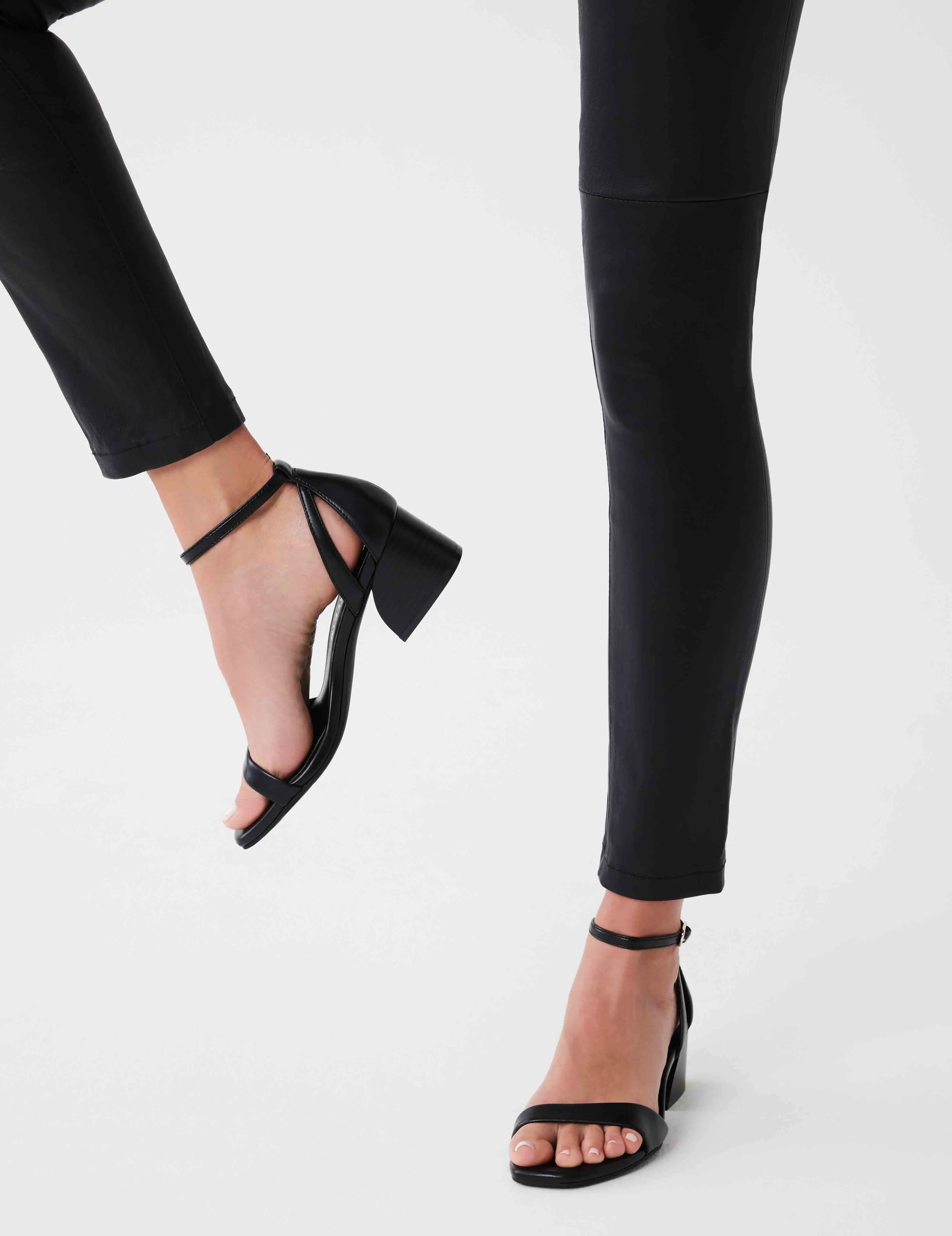 Mia Sandal