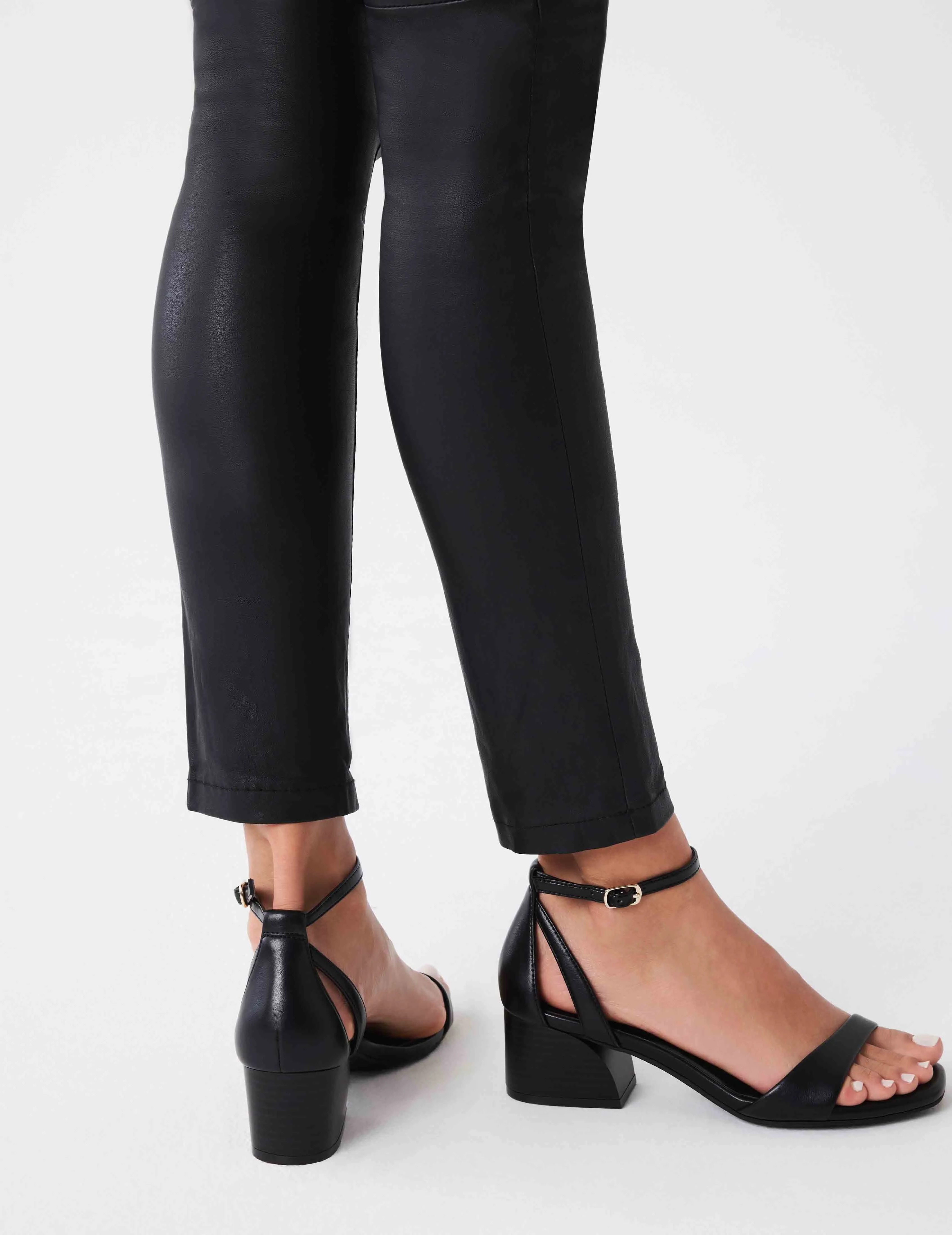 Mia Sandal