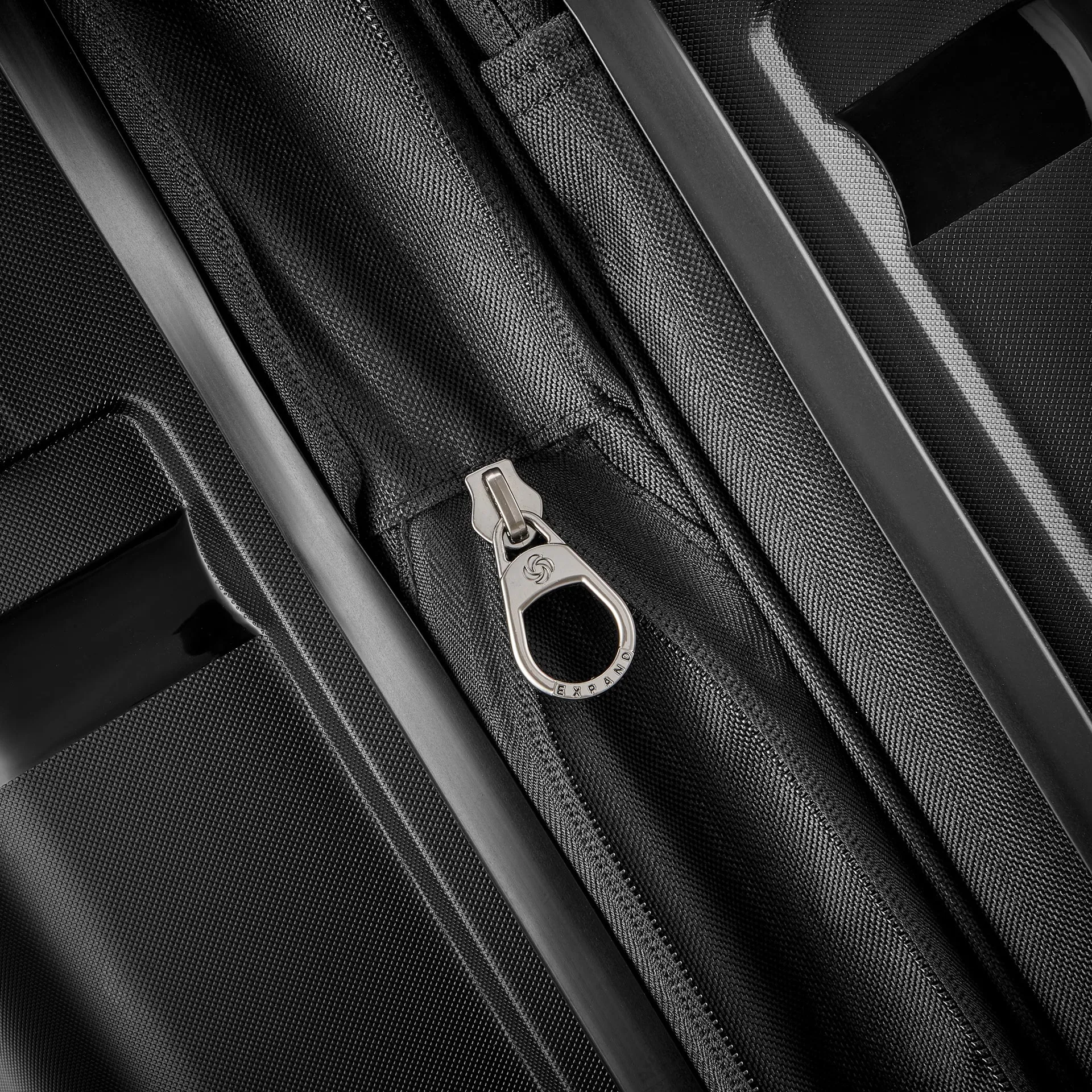 Outline Pro Hardside 29 Luggage