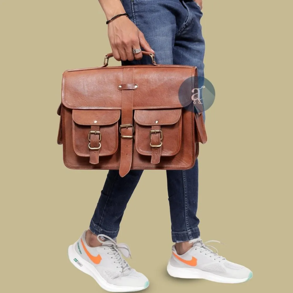 The Navigator Laptop Messenger