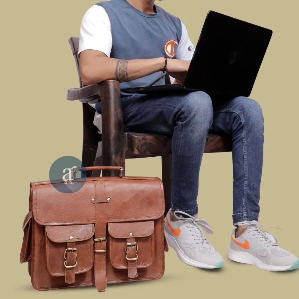 The Navigator Laptop Messenger