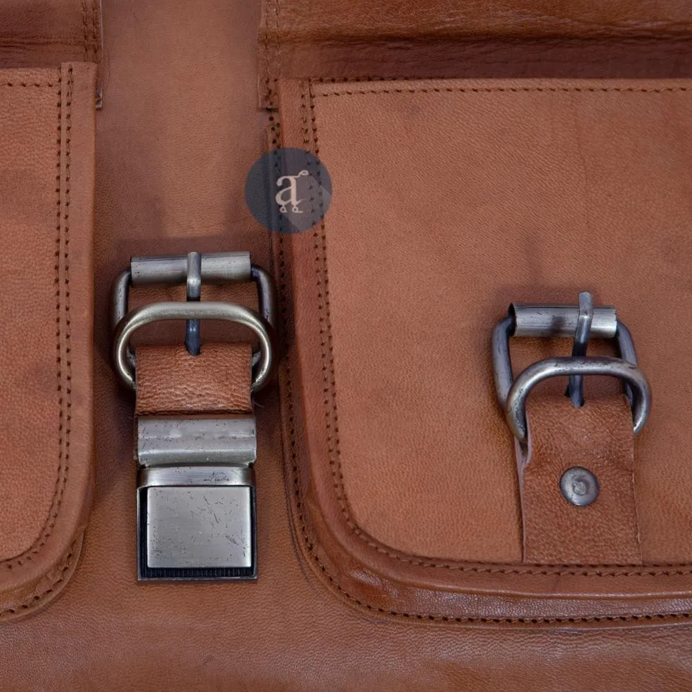 The Navigator Laptop Messenger
